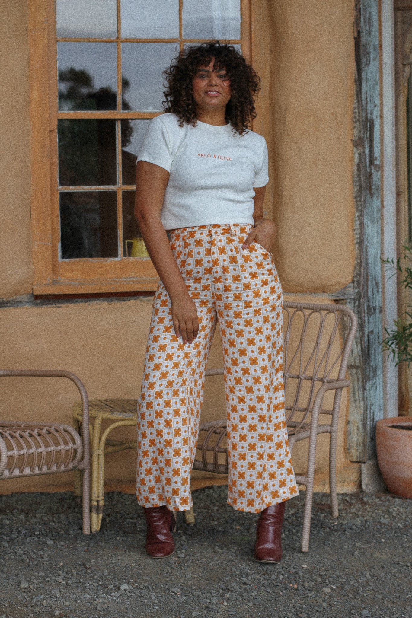 curve wide leg pants. 70&#39;s printed pants.