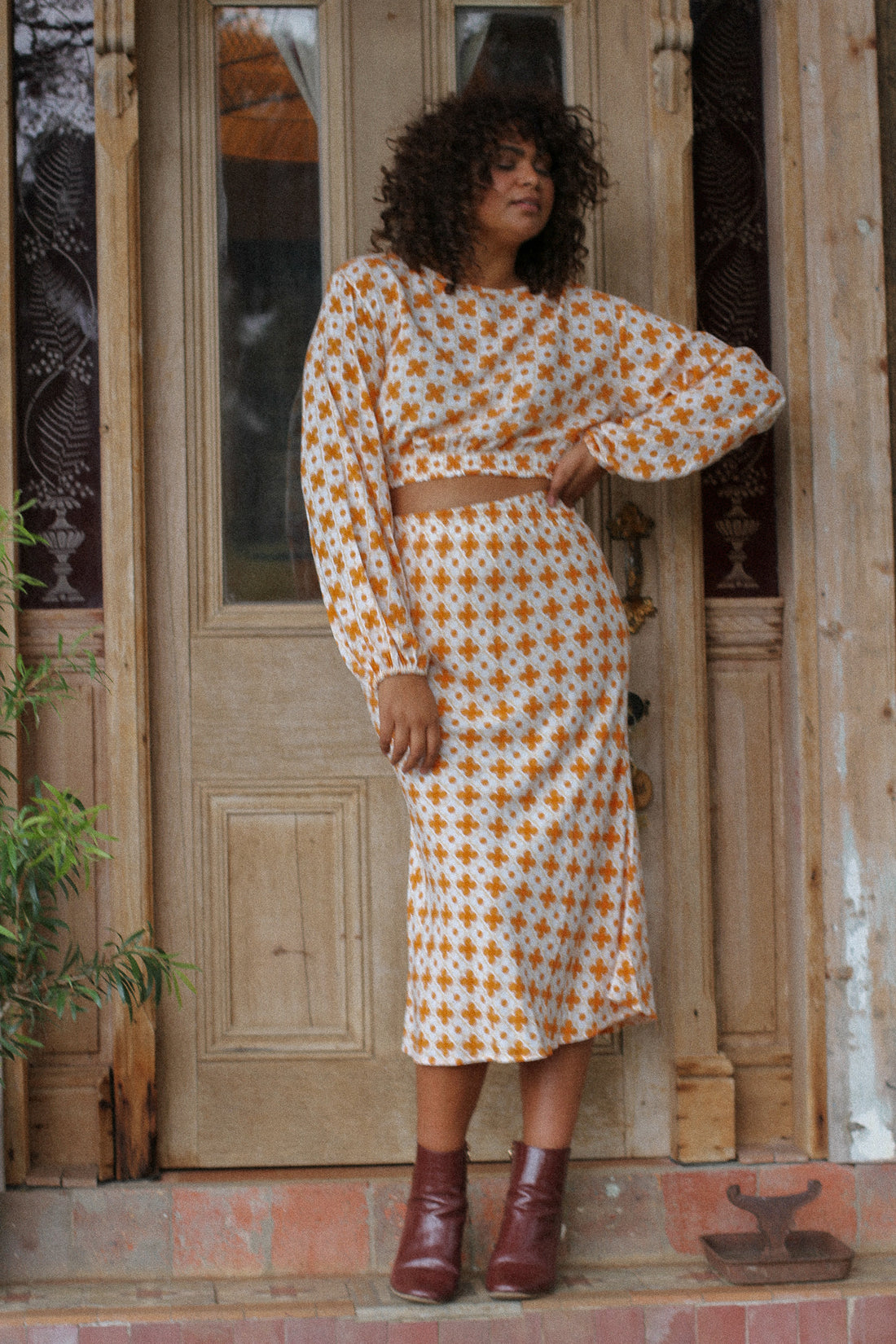 sustainable curve fashion australia. orange printed set.