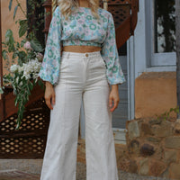 sustainable 70s inspired fashion. retro tops. 70's floral print. 