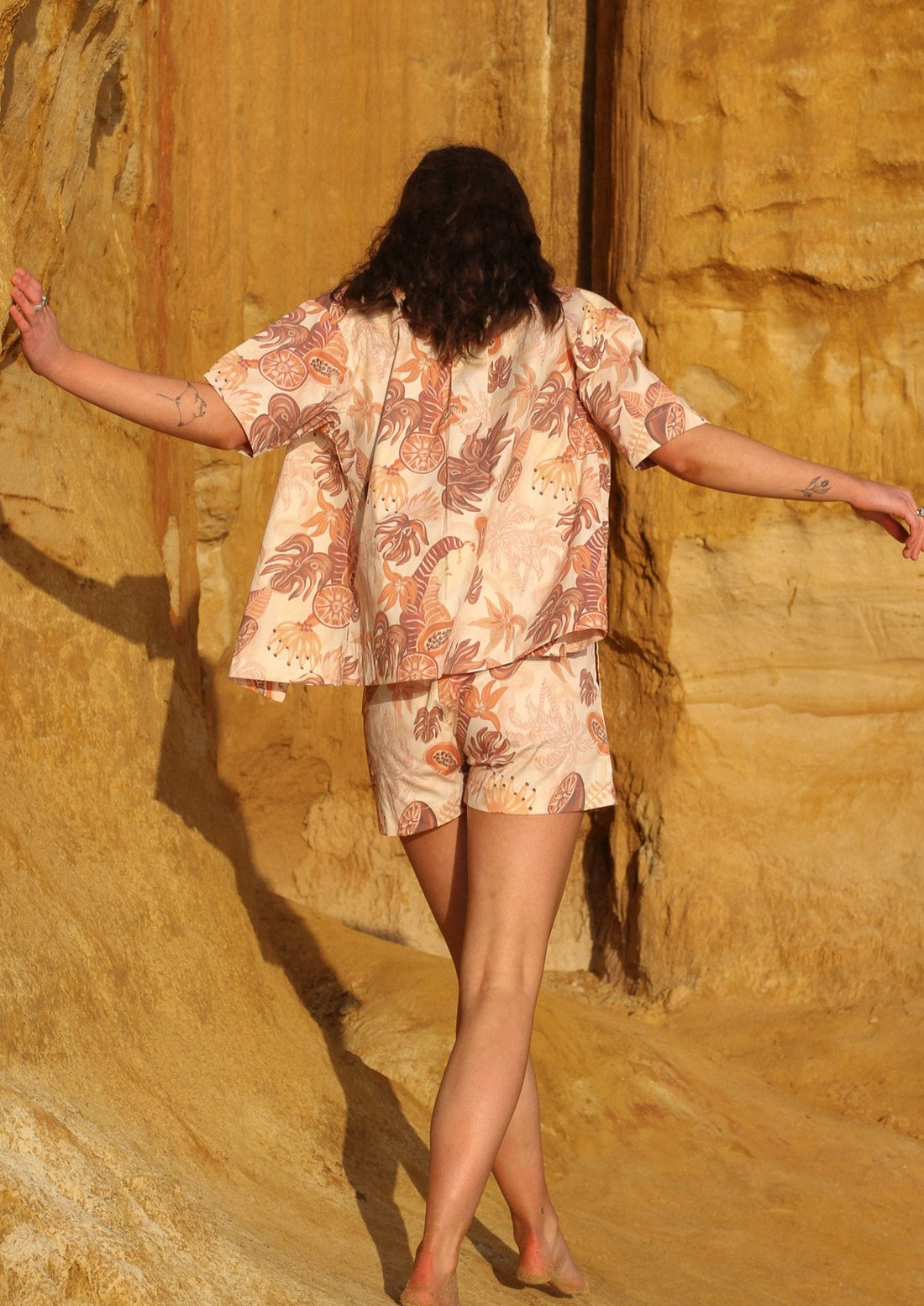 oversized boxy shirt. sustainable summer outfits. 